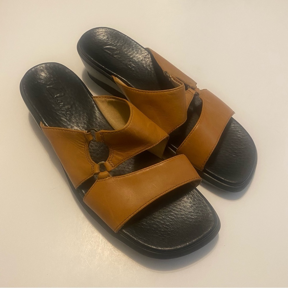Clarks Tan Leather Upper Slide On Open Back Low Platform Sandal Women’s Sz 9w